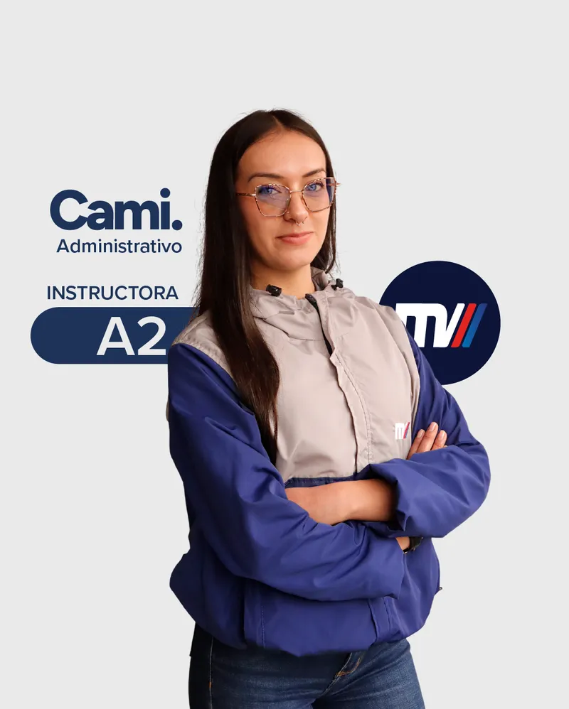 Cami, administrativa e instructora de licencia A2 en CEA Mi Coche Madrid