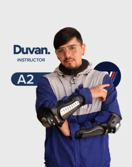 Duvan, instructor de motocicleta A2 en CEA Mi Coche Madrid