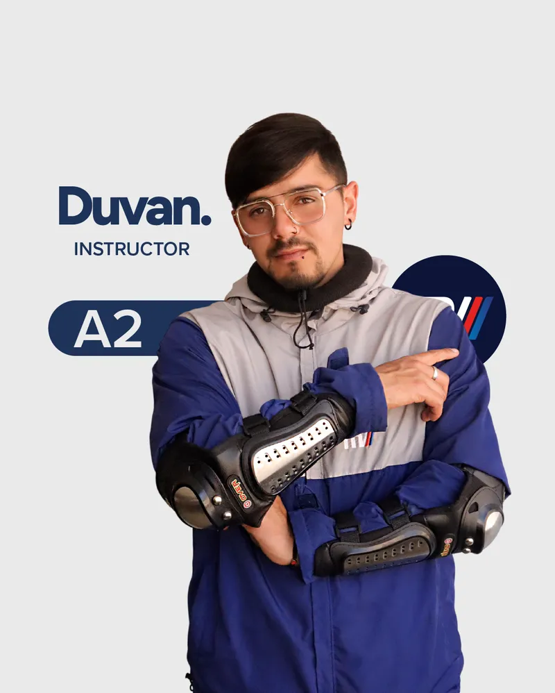 Duvan, instructor de motocicleta A2 en CEA Mi Coche Madrid